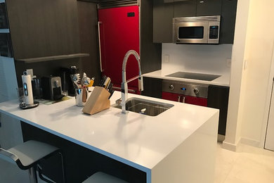 Small trendy marble floor kitchen pantry photo in Miami with an undermount sink, flat-panel cabinets, gray cabinets, quartzite countertops, white backsplash, colored appliances and an island
