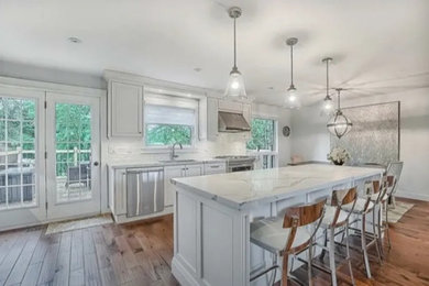 Inspiration for a kitchen remodel in Toronto