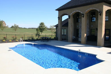 Home design - contemporary home design idea in Louisville