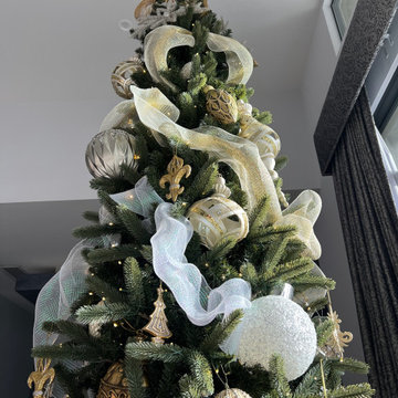 HOLIDAY DECORATING