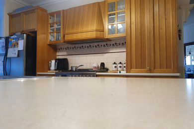 Example of a minimalist kitchen design in Melbourne