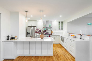 Inspiration for a large modern l-shaped eat-in kitchen remodel in Seattle with shaker cabinets, white cabinets, quartzite countertops and an island