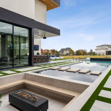 Luxury Modern Pool with Sunken Fire Pit Lounge and Floating Walkway – Radelli De