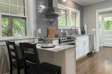 Kitchen - transitional kitchen idea in Austin