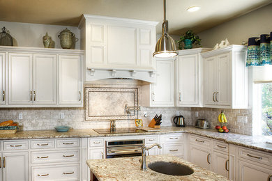 Inspiration for a contemporary kitchen remodel in Sacramento