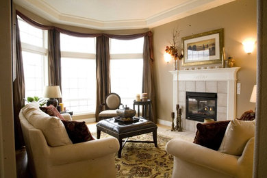 Example of a classic living room design in Portland