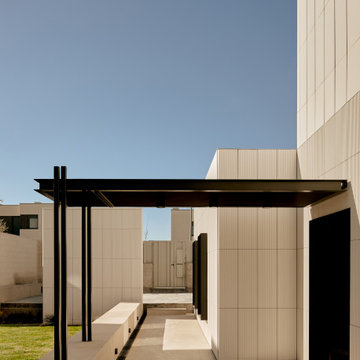 LeGoHouSe. Marquesina de acceso.