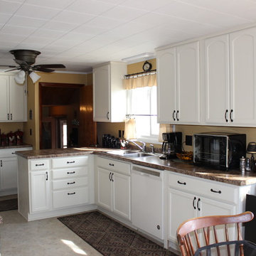 Kitchen Design: Mid Continent Cabinetry, Formica Butterum Granite-look Counter