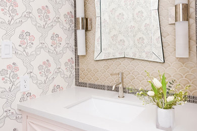ヒューストンにある高級な小さなトランジショナルスタイルのおしゃれなバスルーム (浴槽なし) (レイズドパネル扉のキャビネット、ベージュのタイル、セラミックタイル、セラミックタイルの床、洗面台1つ、フローティング洗面台、壁紙) の写真