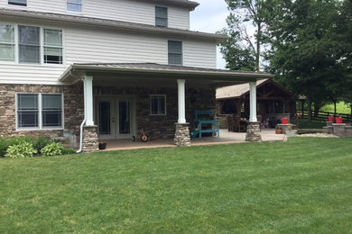 Inspiration for a timeless patio remodel in Cleveland