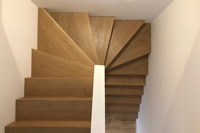 This is an example of a contemporary staircase in Lille.