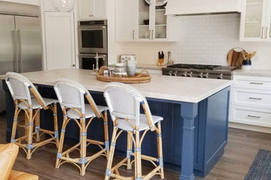 Example of a kitchen design in Orange County
