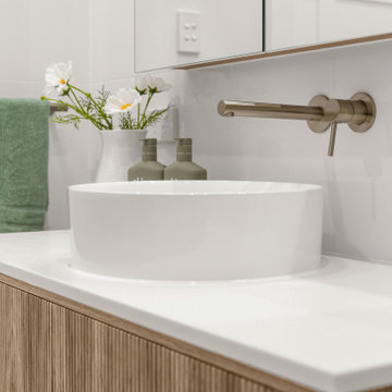 Contemporary Joslin Ensuite, Laundry & Bathroom Renovation