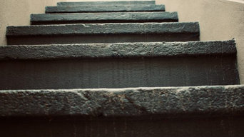 Escalera en el albergue