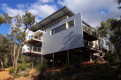 Inspiration for a mid-sized contemporary two-storey grey exterior in Newcastle - Maitland with metal siding.