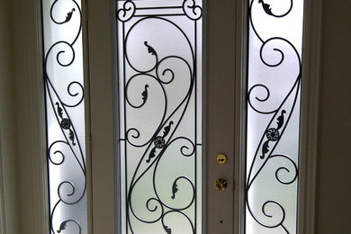 Entryway - transitional entryway idea in Toronto