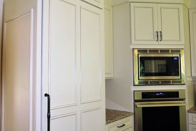 Kitchen - contemporary kitchen idea in Raleigh