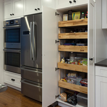 Natural and Inviting Kitchen