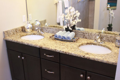 Example of a classic bathroom design in Miami