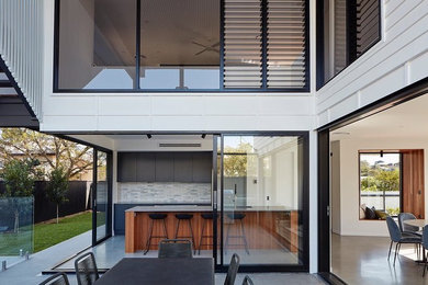Inspiration for a medium sized modern home in Brisbane.