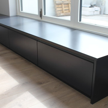 Modern Painted Kitchen - Gola Handle