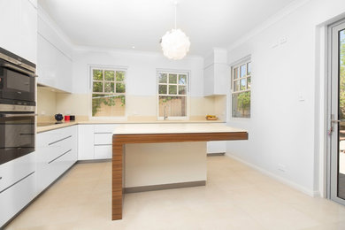 This is an example of a modern kitchen in Canberra - Queanbeyan.