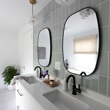 Hood River Gloss Bathroom