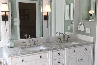Cottage chic home design photo in Atlanta