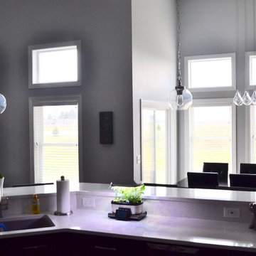 Spacious contemporary kitchen