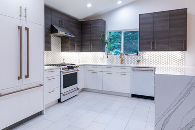 Kitchen - modern kitchen idea in Atlanta