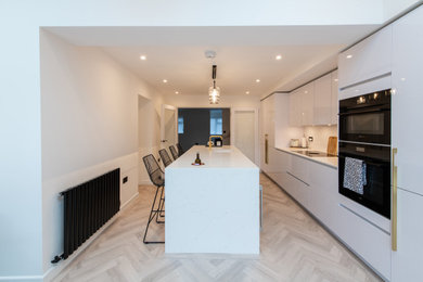 Example of a minimalist kitchen design in London
