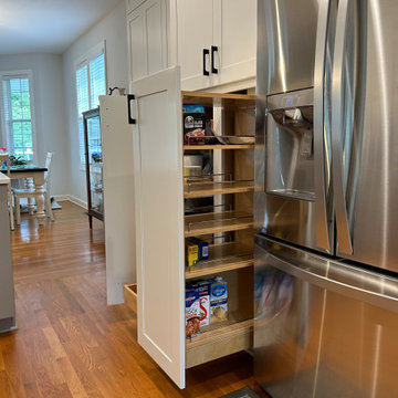 Transitional Kitchen Remodel Done in a Two-Tone Color