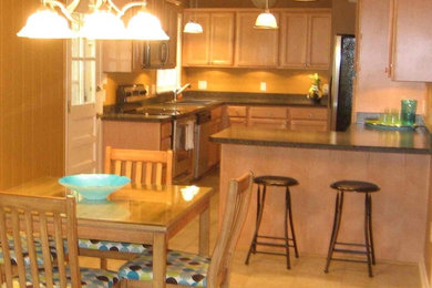 Transitional kitchen photo in Dallas
