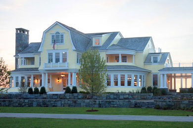 Example of a classic exterior home design in Grand Rapids