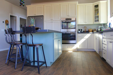 Example of a transitional kitchen design in Phoenix