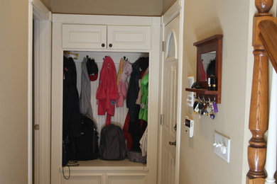 Entryway - traditional entryway idea in Atlanta