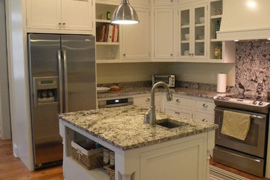 Kitchen - modern kitchen idea in Atlanta