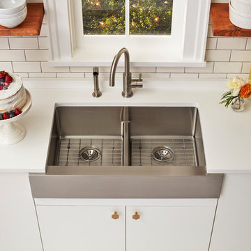 Crosstown Stainless Steel Double Bowl Farmhouse Sink with Aqua Divide
