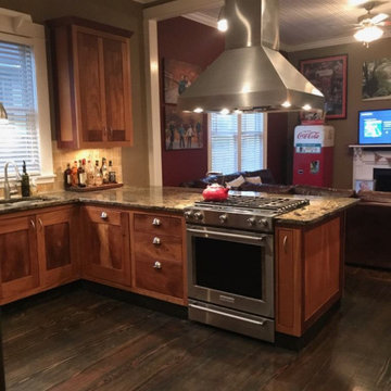 Mahogany Kitchen Cabinetry w/ Flat Panels & Clear Finish