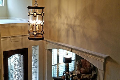 Example of a transitional entryway design in Dallas