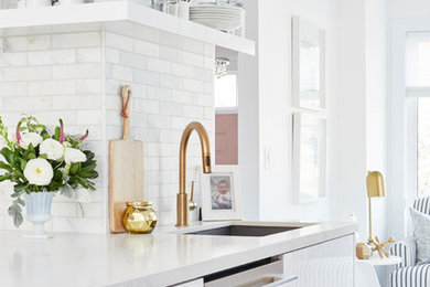 Example of a trendy kitchen design in Toronto
