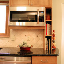 Warm Transitional Kitchen - Kitchen Cabinetry