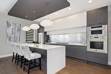 Kitchen - modern kitchen idea in Chicago