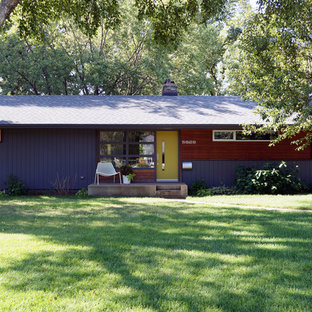 Inredning av ett retro mellanstort lila hus, med allt i ett plan