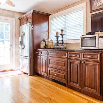 Kitchen Cabinetry | Chocolate Maple Glazed