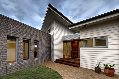 Contemporary entryway in Melbourne.