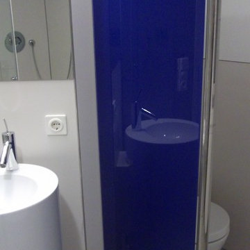 Glas-Trennwand zwischen WC und Waschtisch