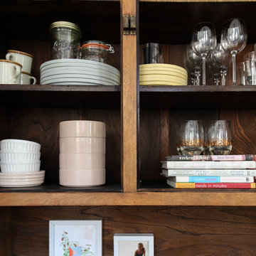 My Houzz: Wood-and-White Charm in a Graphic Designer’s Apartment