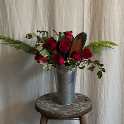Christmas Fresh Floral Arrangement - Wreaths And Garlands