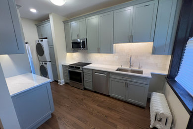 Example of a kitchen design in Chicago